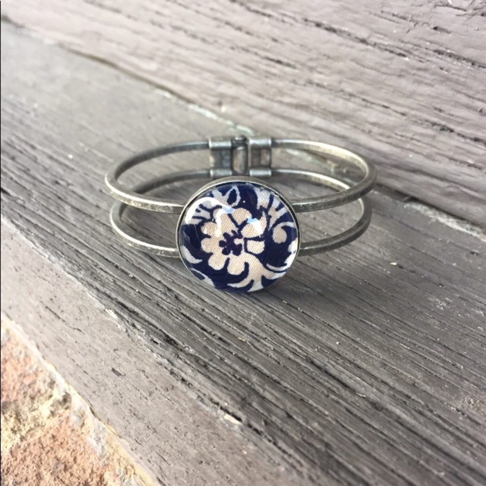 ‼️SOLD‼️ Navy Blue & White Bracelet